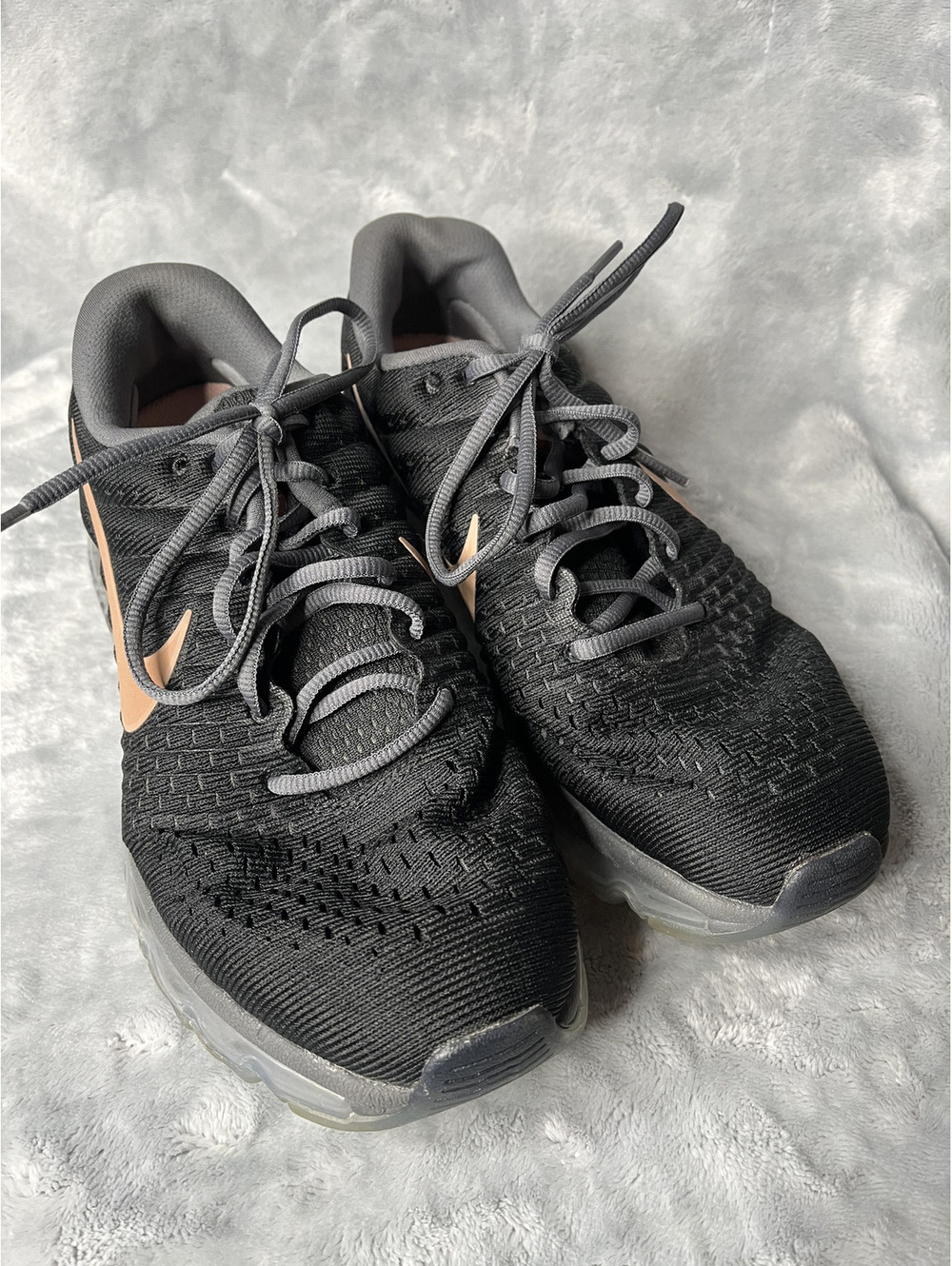 Preloved Nike Women's Black Metallic Red Bronze Sneakers Size 9